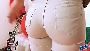 INCREDIBLE FIRM ASS Beauty In Ultra Tight Jeans. CAMELTOE!